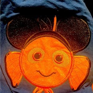 Disney themed shirts for park hopping! 14 total with a small pink arm band